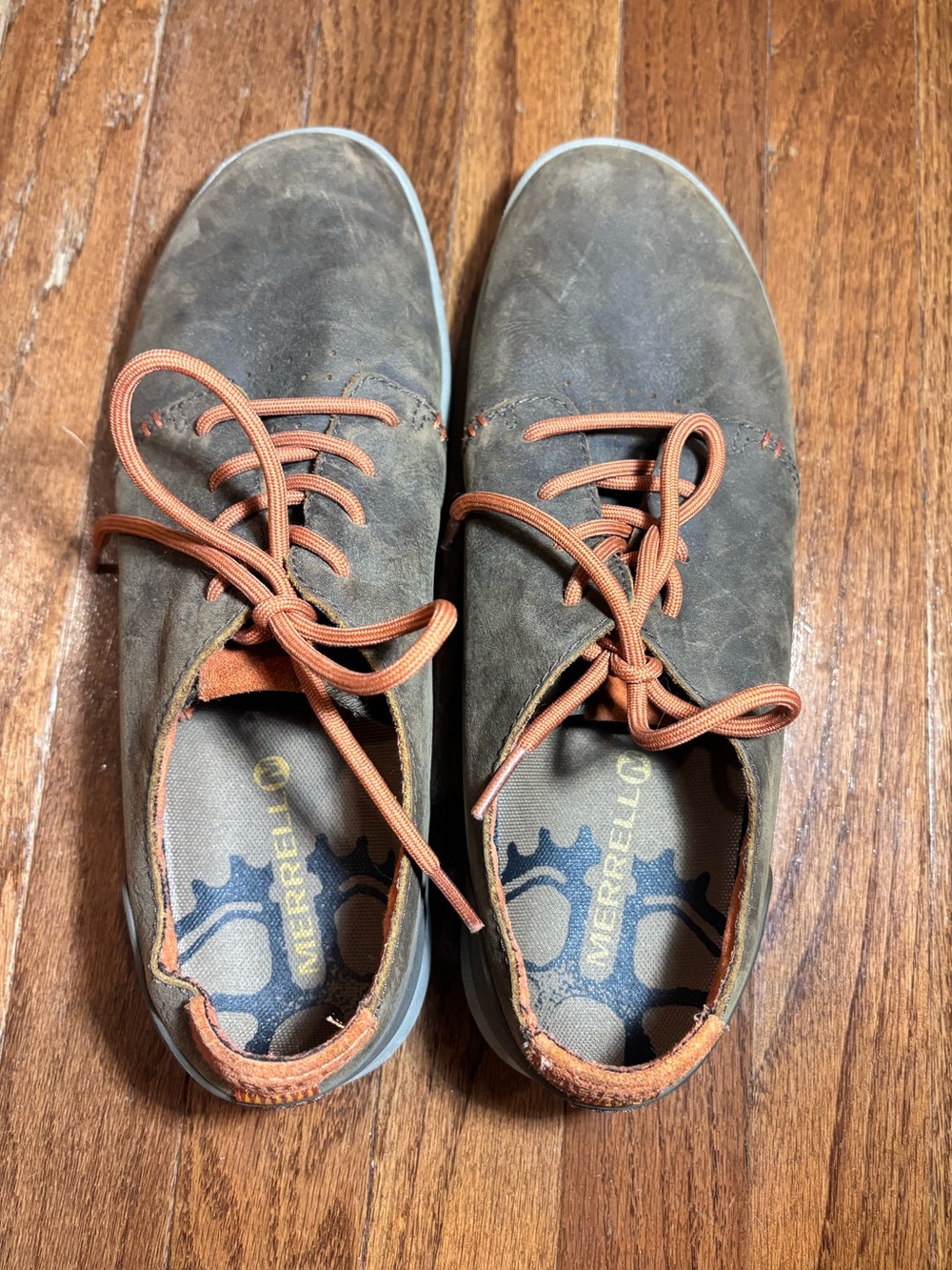 Men’s Casual Laced Sneakers